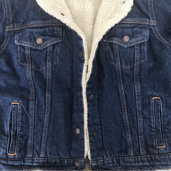 Levi’s Denim Trucker Jacket - Picture 2 of 7